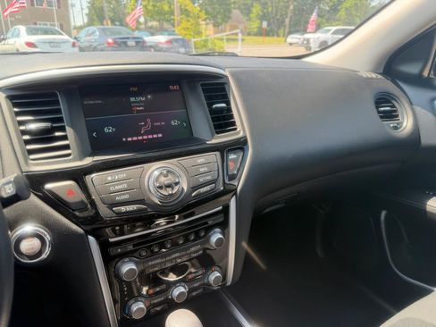 Used 2019 Nissan Pathfinder S AWD/4WD image 13