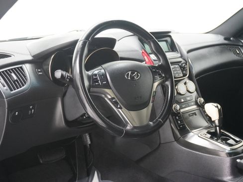 Used 2013 Hyundai Genesis 2.0T RWD image 10