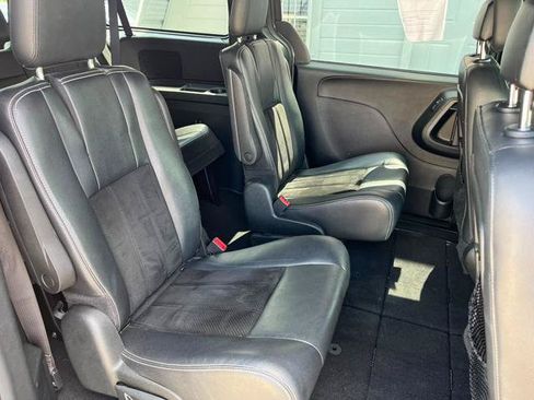 Used 2017 Dodge Grand Caravan SXT w/ Blacktop Package FWD image 14