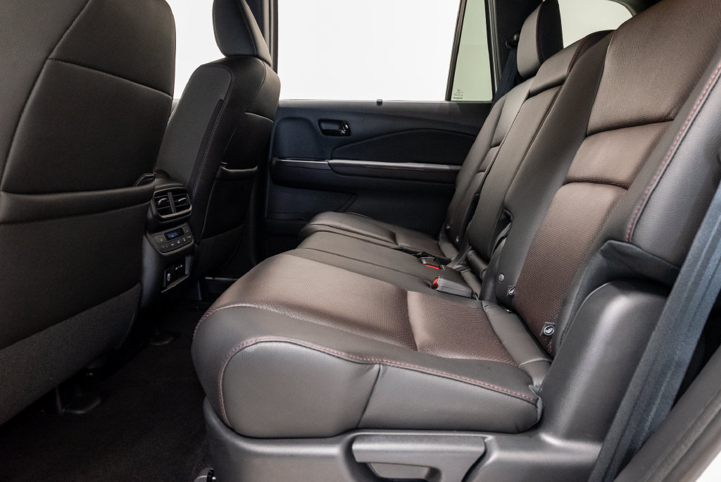 Used 2024 Honda Passport Black Edition image 32