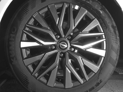 Used 2025 Nissan Altima 2.5 SV FWD image 14