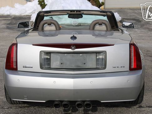 Used 2005 Cadillac XLR image 10