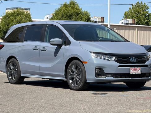 New 2026 Honda Odyssey Touring image 2