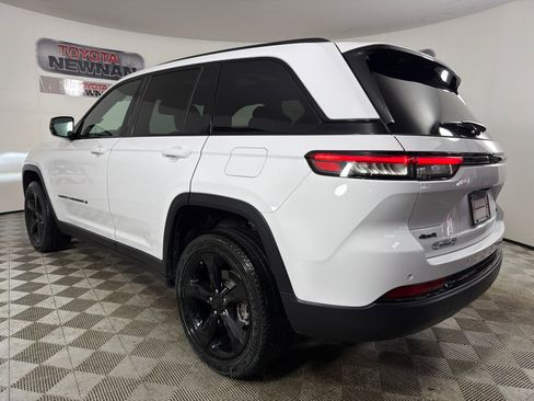 Used 2025 Jeep Grand Cherokee Limited w/ Black Appearance Package AWD/4WD image 7