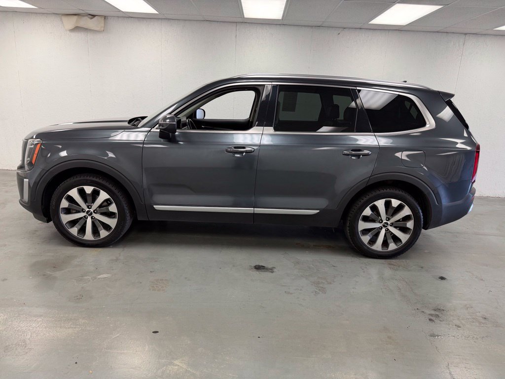 Used 2022 Kia Telluride S FWD image 2