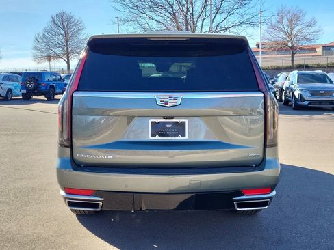 Certified 2024 Cadillac Escalade Premium Luxury Platinum image 4
