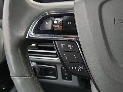 Used 2019 Lincoln Navigator Reserve image 21