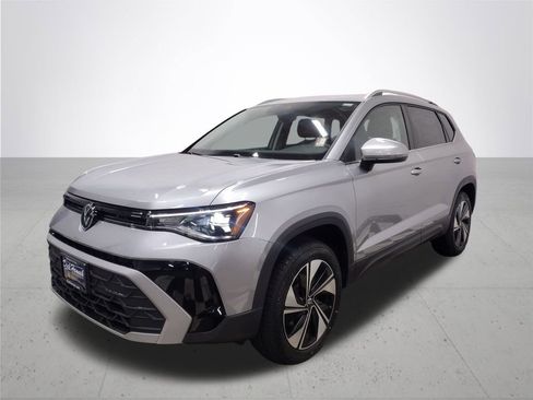 New 2025 Volkswagen Taos SE image 2