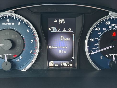 Used 2017 Toyota Camry XLE image 10