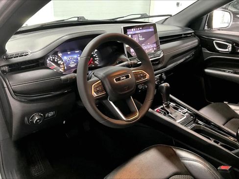 Used 2022 Jeep Compass Latitude AWD/4WD image 2