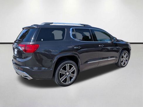 Used 2017 GMC Acadia Denali w/ Technology Package FWD image 4