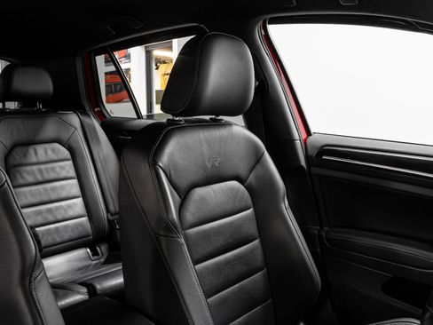 Used 2016 Volkswagen Golf R 4-Door image 18