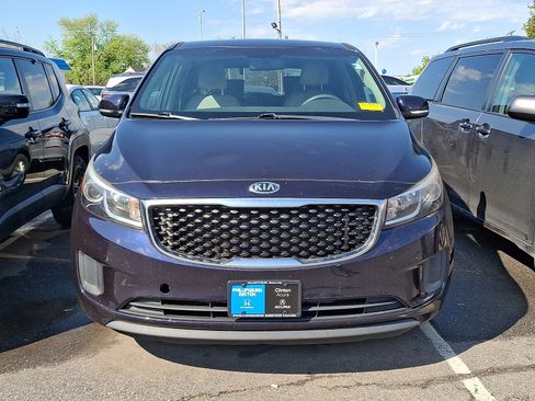 Used 2018 Kia Sedona LX FWD image 2