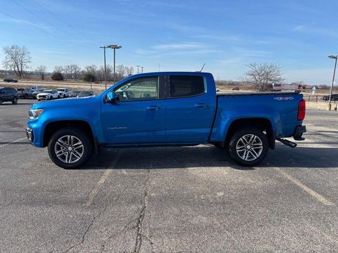 Used 2022 Chevrolet Colorado W/T w/ Custom Special Edition image 2
