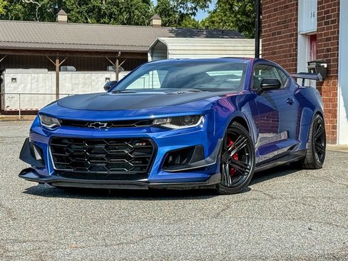 Used 2022 Chevrolet Camaro ZL1 RWD image 7