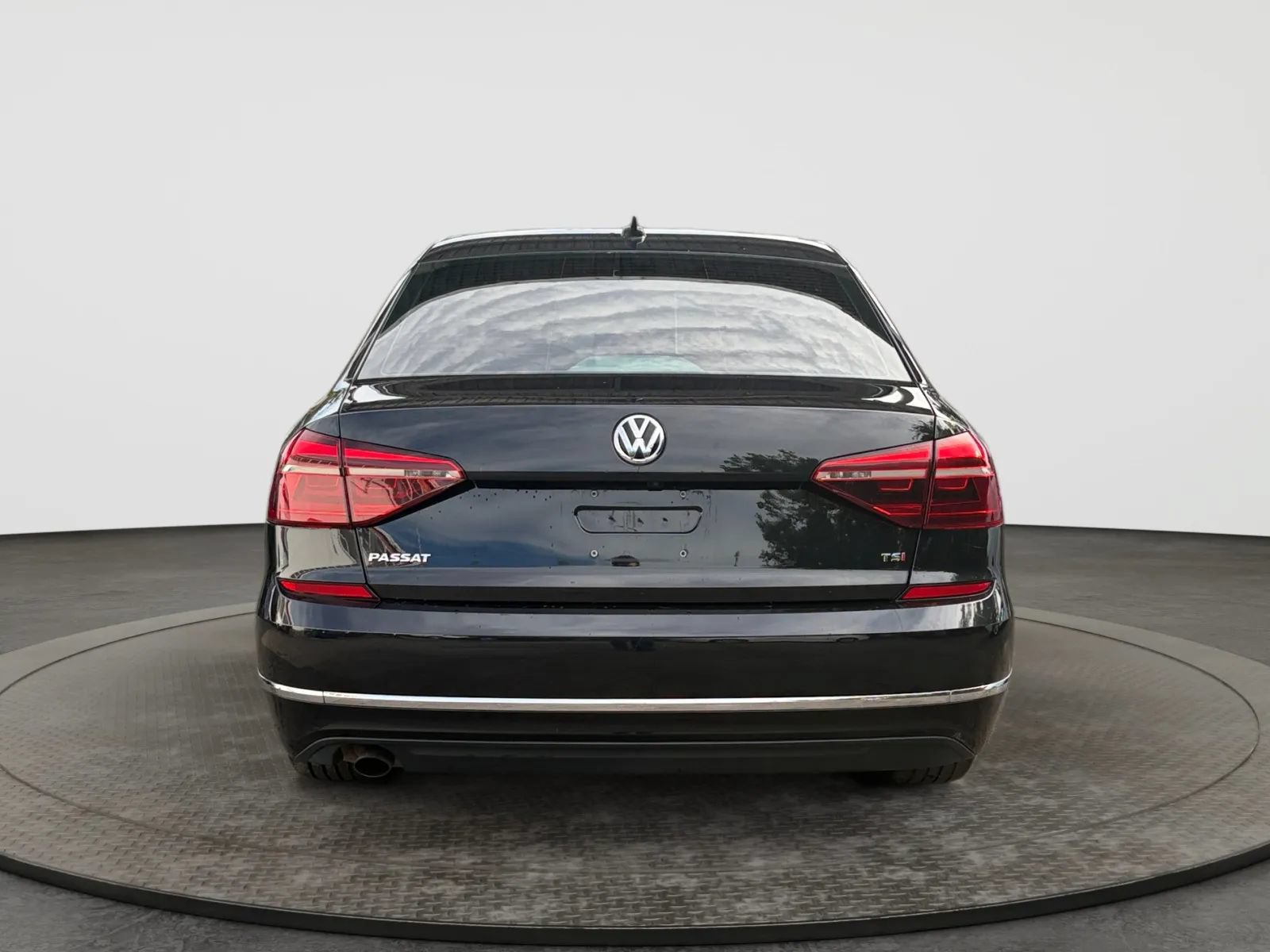 Used 2019 Volkswagen Passat 2.0T Wolfsburg w/ Wheels & Sunroof Package FWD image 9