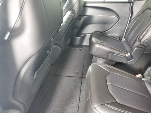New 2026 Chrysler Pacifica Select image 13