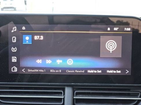 Used 2025 Chevrolet Trax LT w/ LT Convenience Package FWD image 20