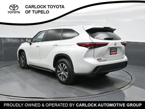 Used 2023 Toyota Highlander XLE AWD/4WD image 11