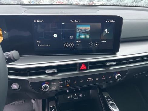 Used 2025 Kia Sorento S image 13