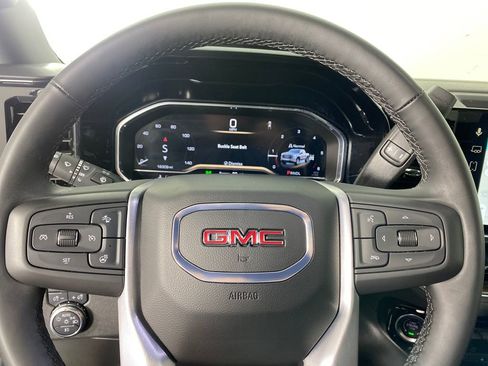 Used 2025 GMC Sierra 1500 Elevation image 13