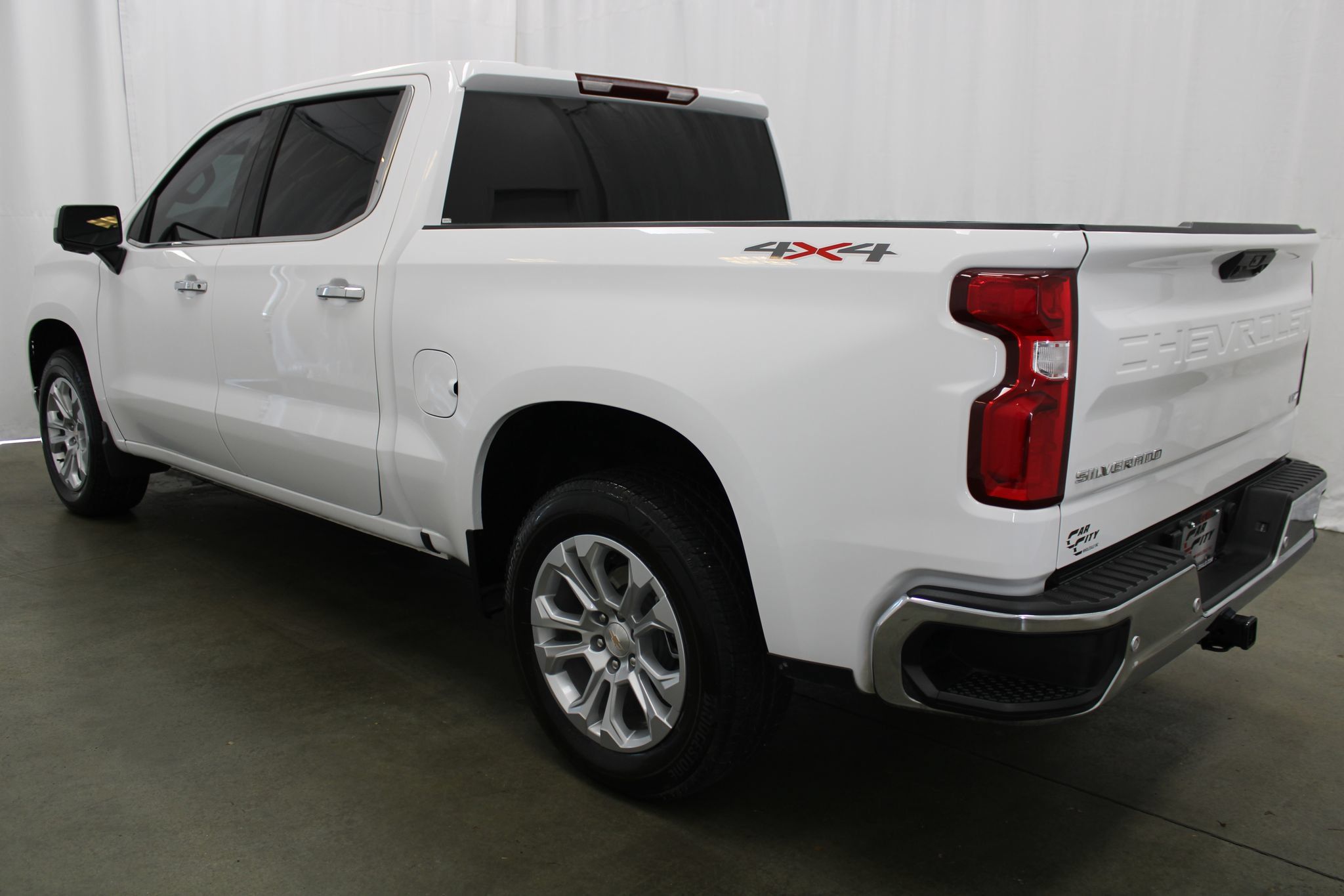 Used 2025 Chevrolet Silverado 1500 LTZ AWD/4WD image 7