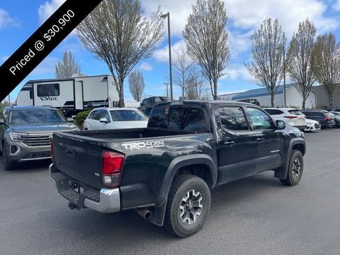 Used 2018 Toyota Tacoma TRD Off-Road image 3