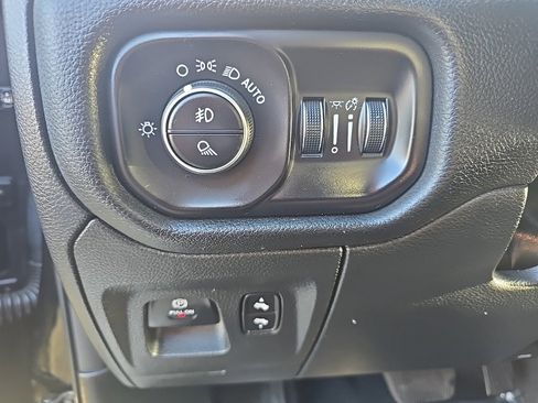 Used 2025 RAM 1500 Laramie image 30