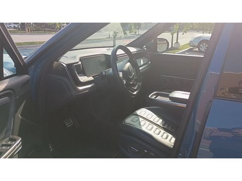 Used 2022 Rivian R1T Adventure AWD/4WD image 6
