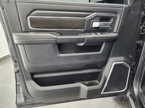 Used 2023 RAM 3500 Laramie w/ Night Edition image 41