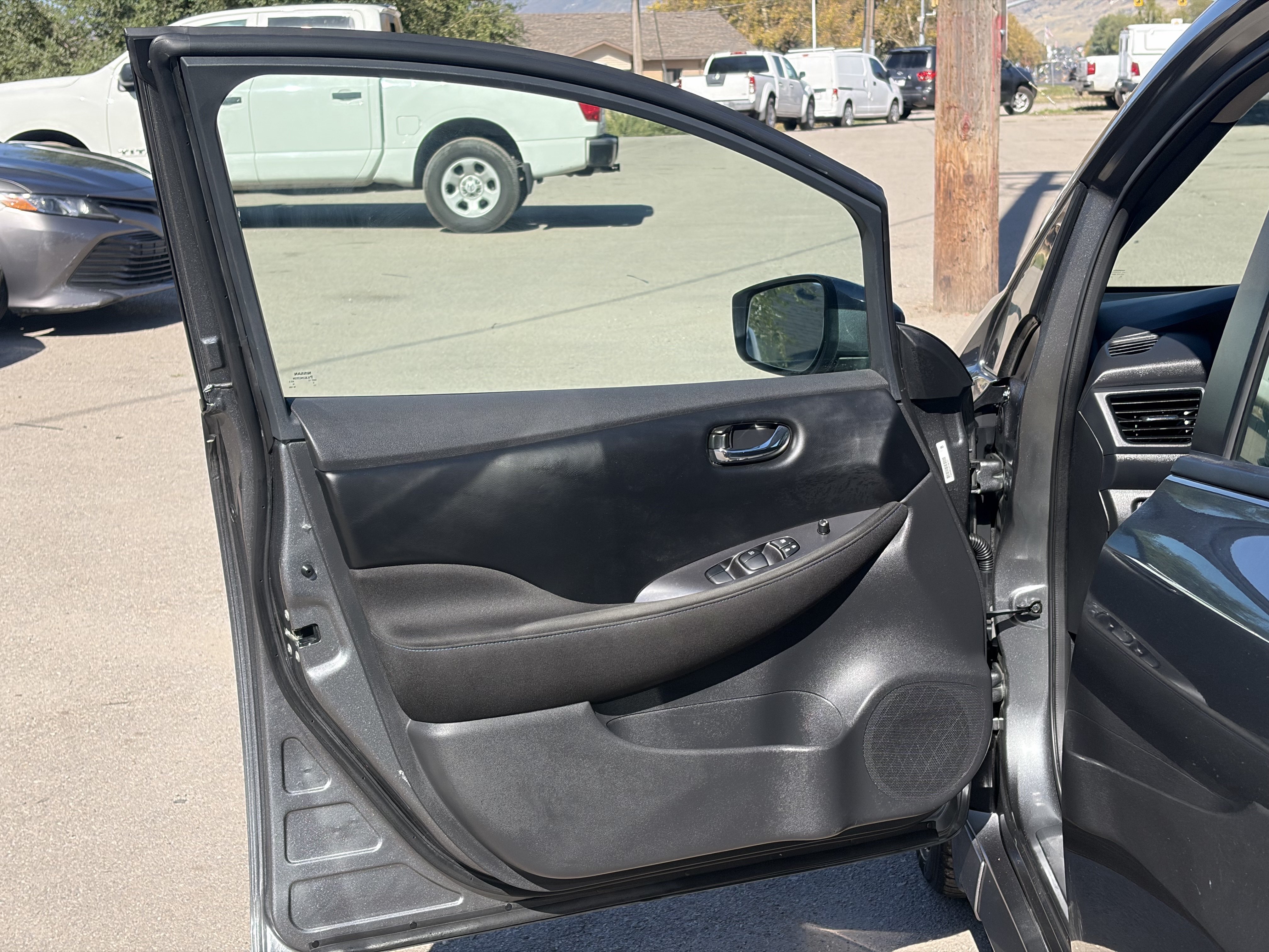Used 2025 Nissan Leaf S FWD image 14