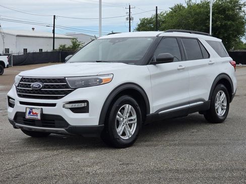 Used 2023 Ford Explorer XLT w/ Equipment Group 202A RWD image 7