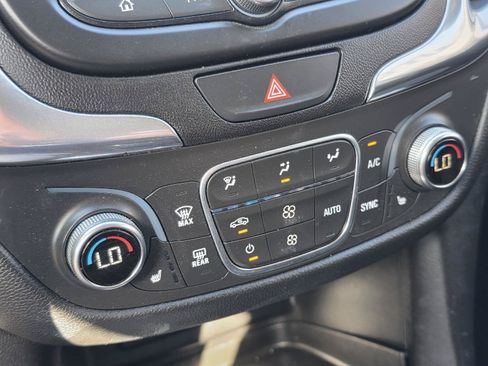 Used 2019 Chevrolet Equinox LT w/ Driver Convenience Package FWD image 18