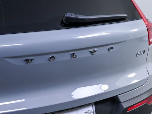 Certified 2025 Volvo XC40 B5 Core image 37