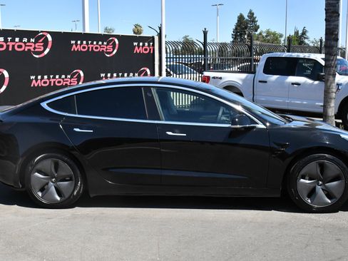 Used 2020 Tesla Model 3 Standard Range RWD image 9