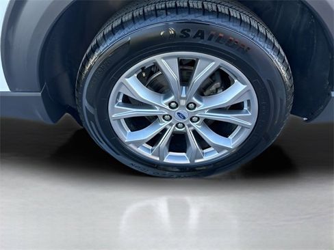 Used 2023 Ford Explorer Limited image 10