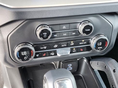 New 2025 Ford Bronco Outer Banks w/ Sasquatch Package image 22