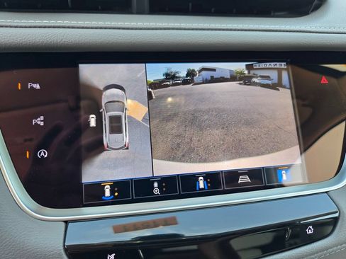 Used 2022 Cadillac XT5 Premium Luxury w/ Technology Package FWD image 11