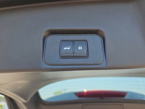 Used 2024 Nissan Rogue SV FWD image 18