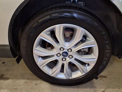 Used 2022 Ford Edge Titanium AWD/4WD image 24