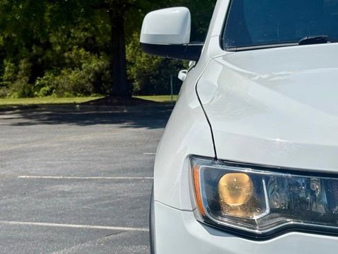 Used 2021 Jeep Grand Cherokee Laredo X image 13