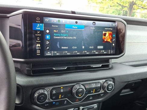 Used 2024 Jeep Wrangler Unlimited image 28