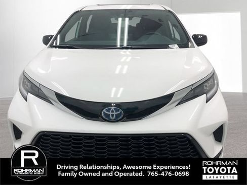Used 2023 Toyota Sienna XSE FWD image 10