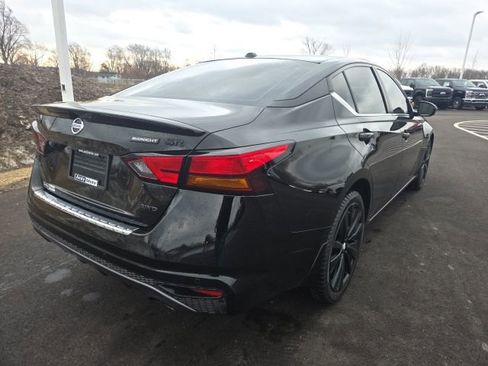 Used 2022 Nissan Altima 2.5 SR w/ Midnight Edition Package image 6
