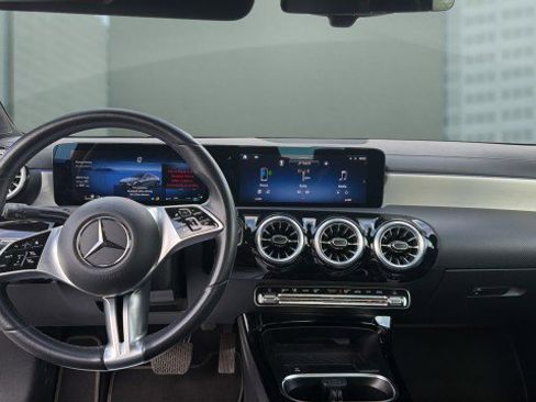 Used 2025 Mercedes-Benz CLA 250 image 21