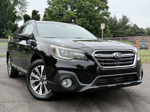 Used 2018 Subaru Outback 3.6R Touring AWD/4WD image 2