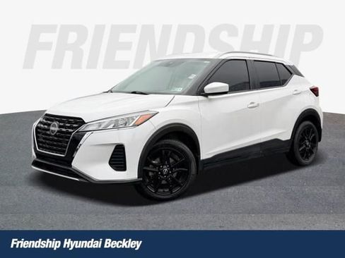 Used 2023 Nissan Kicks SV image 1