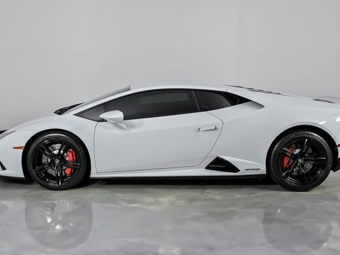 Used 2020 Lamborghini Huracan EVO image 8