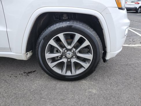 Used 2017 Jeep Grand Cherokee Overland image 14