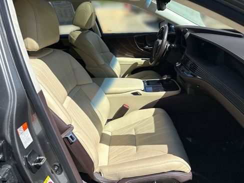 Used 2018 Lexus LS 500 w/ Interior Upgrade Package image 25